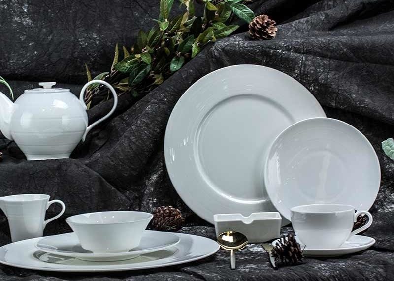 20pc Bone China Dinnerware Set